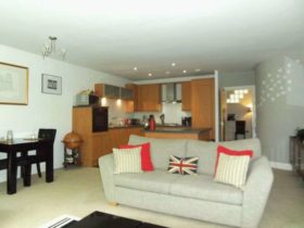 2 bedroom Flat to re...